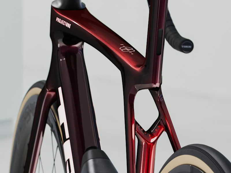 2026 Madone Carbon Road Bike - Image 28