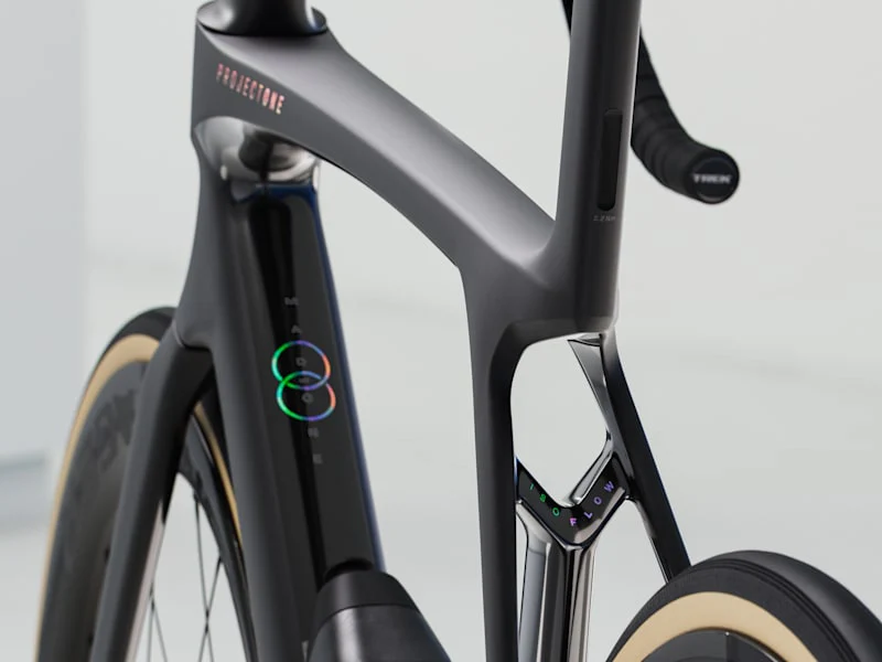 2026 Madone Carbon Road Bike - Image 4