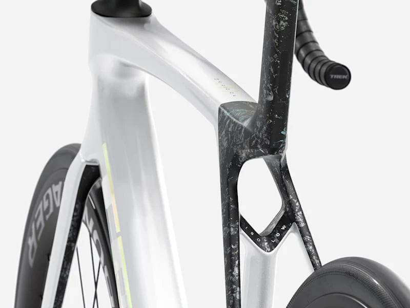 2026 Madone SL 6 AXS Gen 8 Road Bike - Image 4