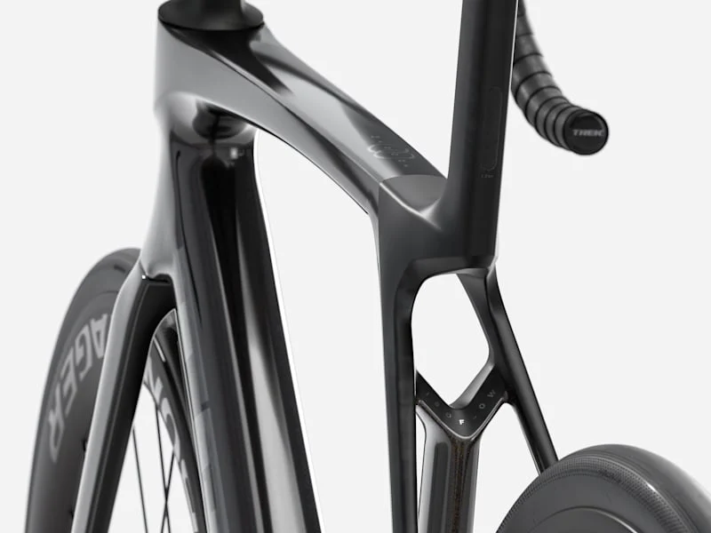 2026 Madone SL 6 Gen 8 Road Bike - Image 4