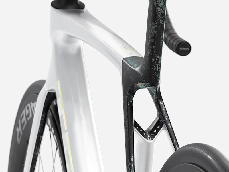 2026 Madone SL 7 Gen 8 Road Bike - Image 10
