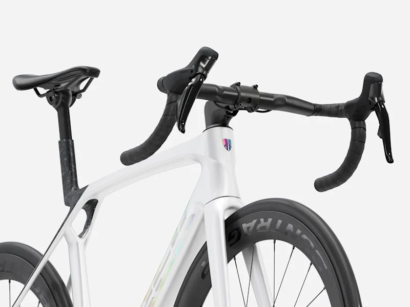 2026 Madone SL 7 Gen 8 Road Bike - Image 11
