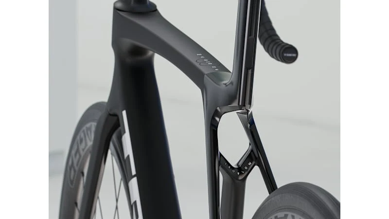 2025 Madone SL 6 AXS Gen 8 Road Bike - Image 4