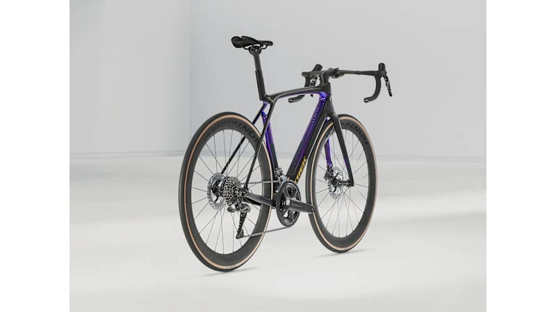 2025 Madone SL 7 Gen 8 Road Bike - Image 2