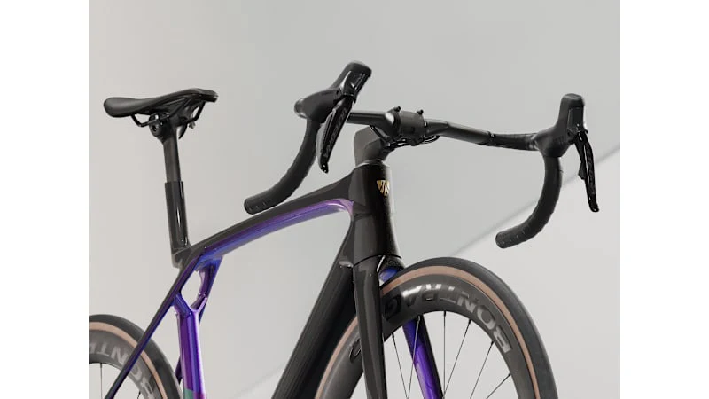 2025 Madone SL 7 Gen 8 Road Bike - Image 5