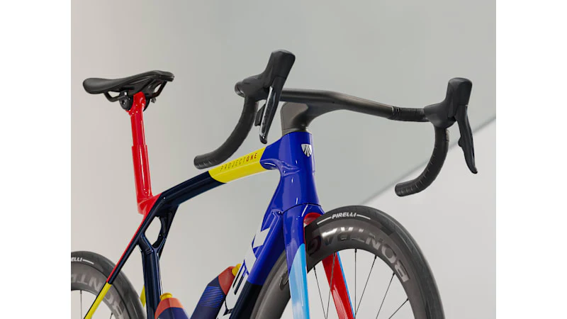2025 Madone SLR 8 AXS Gen 8 Road Bike - Image 11