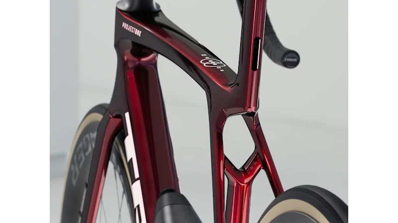 2025 Madone SLR 8 AXS Gen 8 Road Bike - Image 16