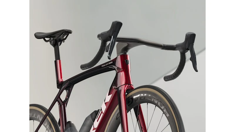 2025 Madone SLR 8 AXS Gen 8 Road Bike - Image 17