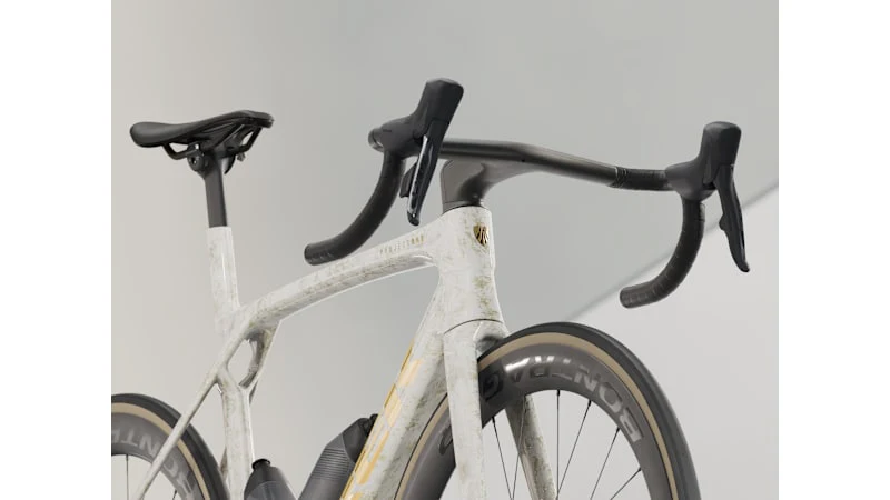 2025 Madone SLR 8 AXS Gen 8 Road Bike - Image 23