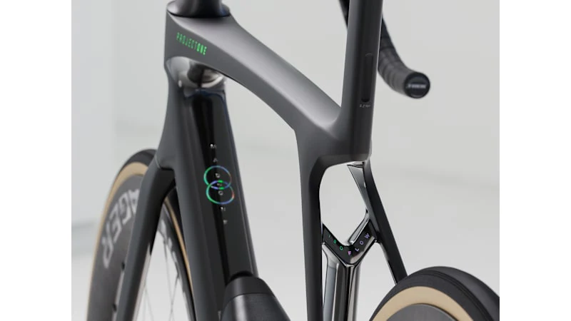 2025 Madone SLR 8 AXS Gen 8 Road Bike - Image 4