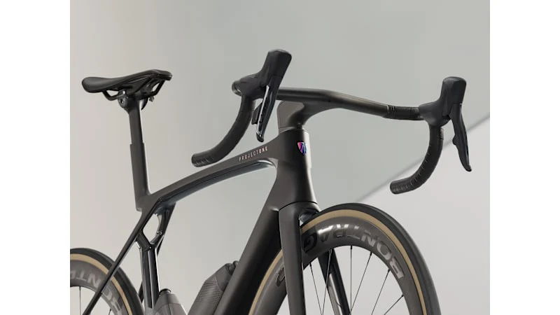 2025 Madone SLR 8 AXS Gen 8 Road Bike - Image 5