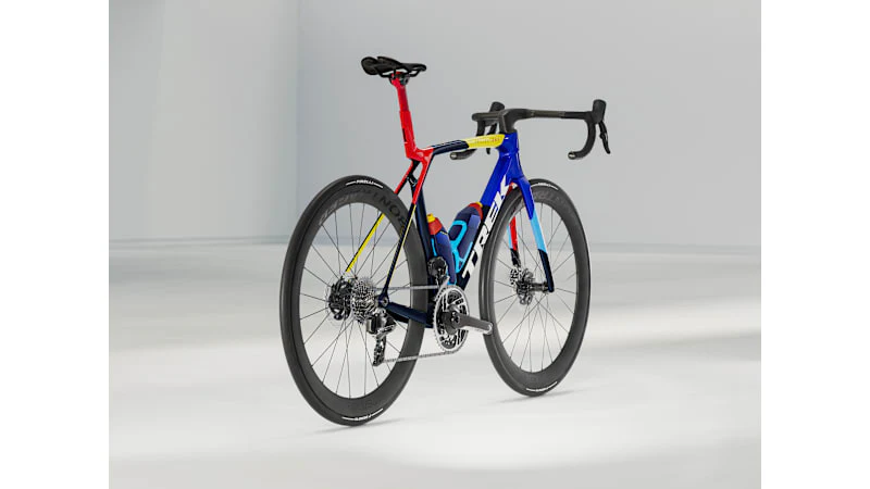 2025 Madone SLR 8 AXS Gen 8 Road Bike - Image 8